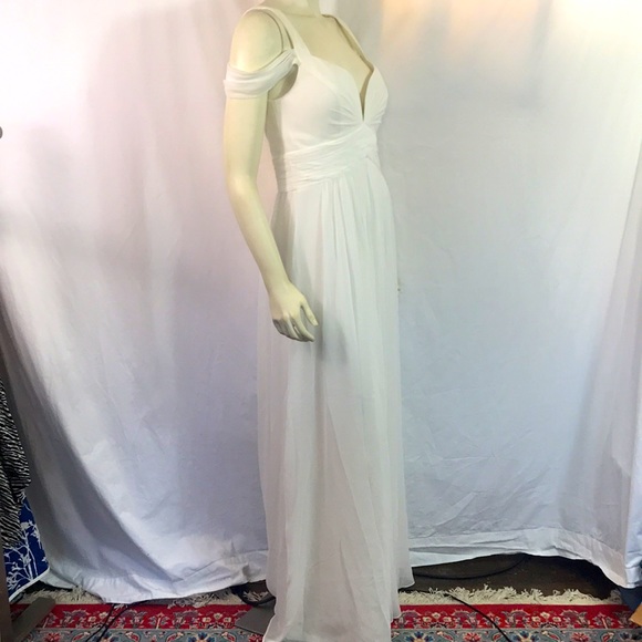Lulu’s gorgeous white wedding gown, size M, NWT - Picture 4 of 11